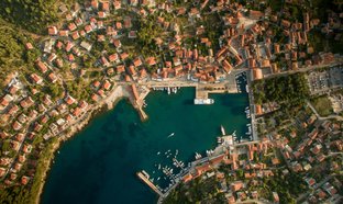 Jelsa Retreats und Reisen