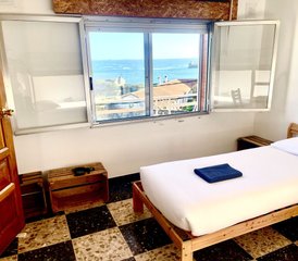 7 días de campamento de surf con line-ups vacíos y más de 17 horas de clases de surf en Galicia, España - Photo 4