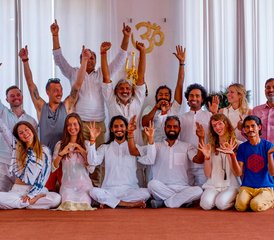 829 Tage 300-Stunden Kundalini-Yogalehrer Ausbildung in Rishikesh, Indien - Photo 1