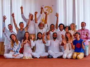 29 Tage 300-Stunden Kundalini-Yogalehrer Ausbildung in Rishikesh, Indien