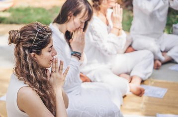 13 Tage 100-Stunden Yin-, Yoga Nidra- & Nervensystem-Neuverdrahtungs-Yogalehrer Ausbildung in Bali, Indonesien