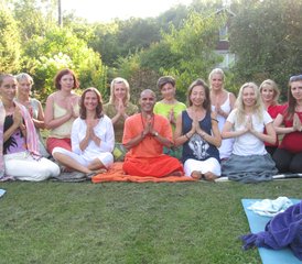 724 días de formación de profesorado de yoga de 200 horas en Rishikesh, India - Photo 1
