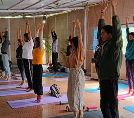 550 Tage 500-Stunden Multi-Stil Yogalehrer Ausbildung in Chamoli, Indien - Photo 1