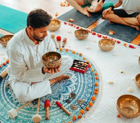 725 días de profesorado de yoga de 200 horas de Hatha, Ashtanga, Vinyasa Flow, Acro e Iyengar en Rishikesh, India - Photo 1