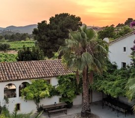 4 Daagse Chakra Bliss Yoga Retreat met wandeling naar watervallen en lekker eten nabij Barcelona, Spanje - Photo 4