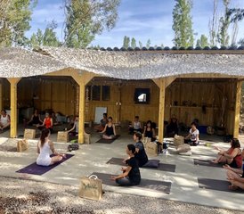 3 jours en stage de yoga aérien au bord de la mer à Aigues-Mortes, France - Photo 5