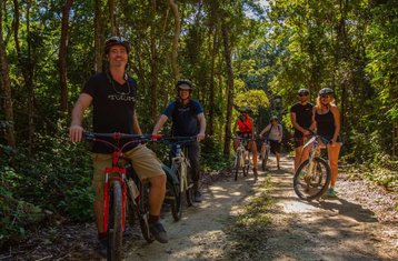 Halve Dag Begeleide Fietstocht in Tulum Mexico Twee Cenotes en Junglepad