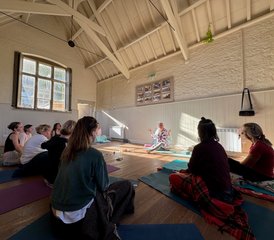 103 jours en retraite de yoga en glamping dans les Cotswolds, Royaume-Uni - Photo 1