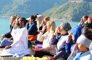 7-Daagse Online Therapeutische Yogacursus Met Dagelijks 2-Uur Live Sessie