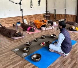 28 Tage 200-Stunden Hatha, Ashtanga, Vinyasa, Kundalini und Yin Yogalehrer Ausbildung in Rishikesh, Indien - Photo 4