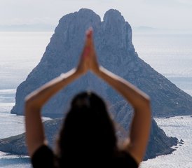 77 jours en retraite de yoga pour femmes Root and Rise au bord des eaux sacrées d'Ibiza, Espagne - Photo 1