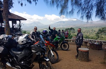 6-daagse begeleide motorreis van Bali naar Oost-Java - Vulkanen en watervallen in Indonesië