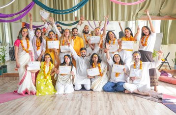 58 jours en stage de kundalini traditionnel et yoga prénatal et postnatal de débutant à avancé 500h à Rishikesh, Inde