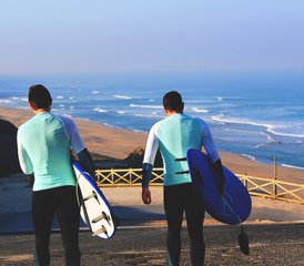 2 días de escapada para familias y amigos en la zona de Lisboa, Portugal con curso privado de surf - Photo 2