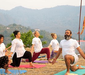 612 Tage 100-Stunden Yogalehrer Ausbildungskurs in Rishikesh, Indien - Photo 1