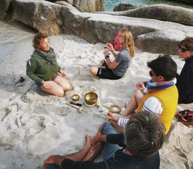 5 jours en stage de yoga et randonnées entre mer turquoise et roches rouges dans le Var en France - Photo 3