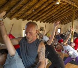 Formación híbrida de profesorado de yoga de 200 horas: online a tu ritmo y 8 días presencial en Cádiz, España - Photo 4