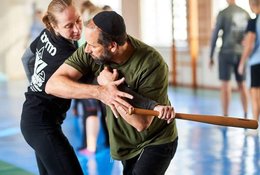 1 Jahr Selbstgeführtes Authentisches Krav Maga Online-Training und Gelbgurt-Zertifizierung