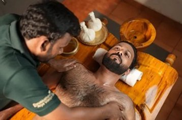 21 días de retiro de bienestar y rejuvenecimiento de Ayurveda y yoga ayurvédico Veda Evolve en Kerala, India