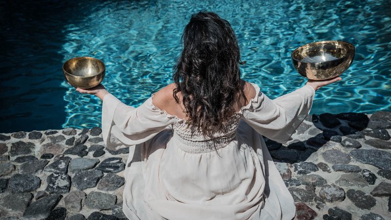 6 Day Special for Easter: Wellness Retreat with Yoga, Sound Baths, and Breathwork in Santorini