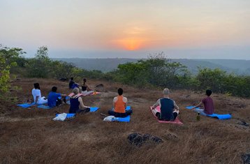 11 jours-200h en formation de professeur de yoga hybride avec sonothérapie à Goa, Inde