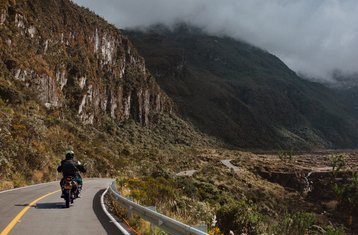 6 Day Hidden Emerald Circuit: Guided Mixed-terrain Motorcycle Tour in Colombia