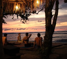 10 Tage Mittelstufe bis Fortgeschrittene Surfcoaching und Yoga Retreat in Krui, Sumatra, Indonesien - Photo 5