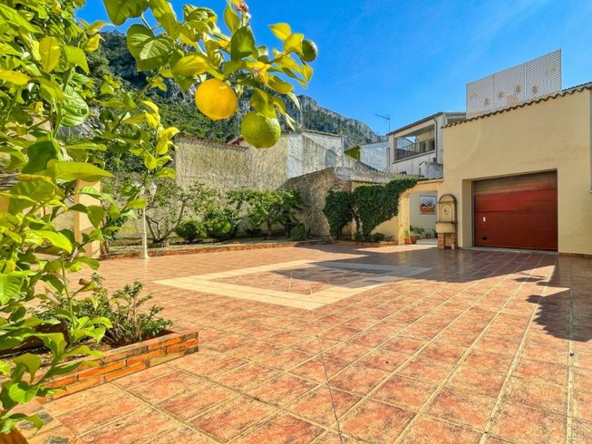 Day Personalized Holistic Retreat with Yoga and Family