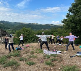 3 jours en circuit de yoga et randonnée "Respire avec la terre" au départ de Fleuriel, France - Photo 2