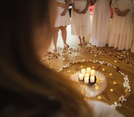4 días de retiro de yoga en el corazón de lo femenino y constelaciones familiares en Borgoña, Francia - Photo 4