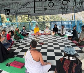 26 Tage 300-Stunden fortgeschrittene Yin-Yogalehrerausbildung in Dharamshala, Indien - Photo 3