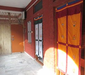 21 Tage 200-Stunden Tantra Yoga Nidra Yogalehrer Ausbildung in Rishikesh, Indien - Photo 4