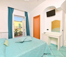 5 jours en retraite bien-être et océan à Ischia, Italie : naviguez, explorez des châteaux, ressourcez-vous et redonnez - Photo 4