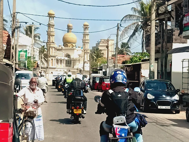 11 Day Guided Motorcycle Tour in Sri Lanka photo 8