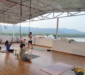 25 días de profesorado de yoga multiestilo: Hatha, Ashtanga y aéreo de 200 horas con ayurveda en Rishikesh, India - Photo 4