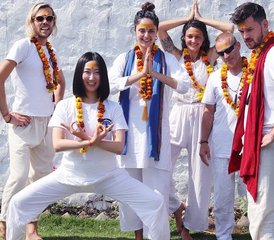 325 días de profesorado de yoga multiestilo de 200 horas en Rishikesh, India - Photo 1