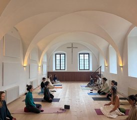 103 jours en retraite silencieuse de yoga et méditation à la Part-Dieu, Gruyères, Suisse - Photo 1