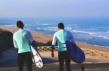 7 jours en stage de surf dans une villa de luxe à Santa Cruz, Lisbonne, Portugal