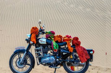 11 días de ruta guiada en moto por el Festival de los Colores en Rajastán