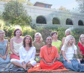 21 días de profesorado de yoga Kundalini Tantra de 200 horas en Rishikesh, India - Photo 2