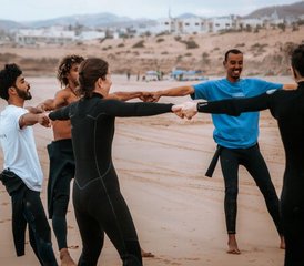 114 días de campamento de yoga y surf para principiantes e intermedios en Taghazout, Marruecos - Photo 1