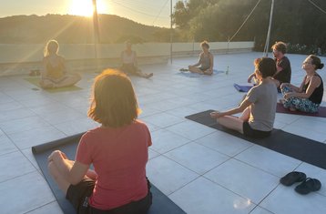 8 Tage Inspire Week Retreat: Ankommen bei Dir mit Body Mind Flow und Yoga auf Korfu, Griechenland