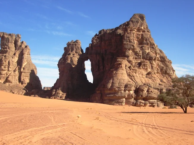 8 Day Magic of Tadrart Acacus: Guided Enduro Motorcycle Tour in the Sahara Desert, Southeast Algeria photo 8