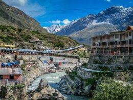 Uttarakhand Retreats und Reisen