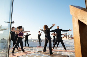 28 Tage 200-Stunden Yogatherapie Yogalehrer Ausbildung in Glyfada, Griechenland