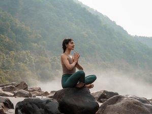 25 días de curso de profesorado de yoga Ayurveda de 200 horas en Rishikesh, India