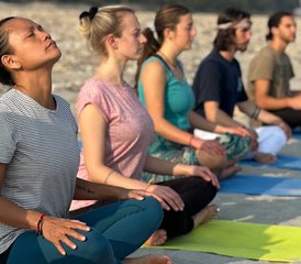24 Tage 200-Stunden Yogalehrer Ausbildung in Rishikesh, Indien: Hatha, Ashtanga, Ayurveda, Klangheilung - Photo 3