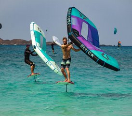 8 Tage Anfänger Wingfoil Camp im Surfers Retreat in Fuerteventura, Spanien - Photo 2