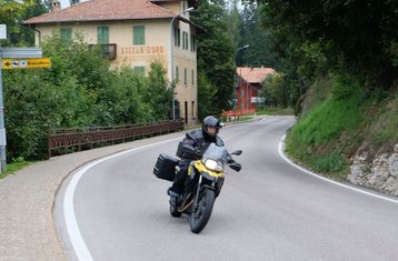 8 días de ruta en moto autoguiada por los lagos italianos y los Dolomitas con paradas en Treviso y más