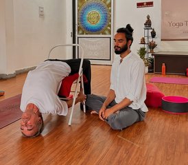 025 Tage 200-Stunden Multi-Stil Yogalehrer Ausbildung in Hatha, Ashtanga und Kundalini Yoga in Rishikesh, Indien - Photo 1